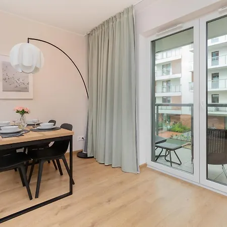 Апартаменты Bright & Stylish With Balcony 1,5 Km To Main By Renters Гданьск