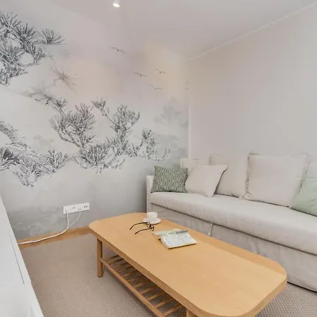 Bright & Stylish With Balcony 1,5 Km To Main By Renters Апартаменты