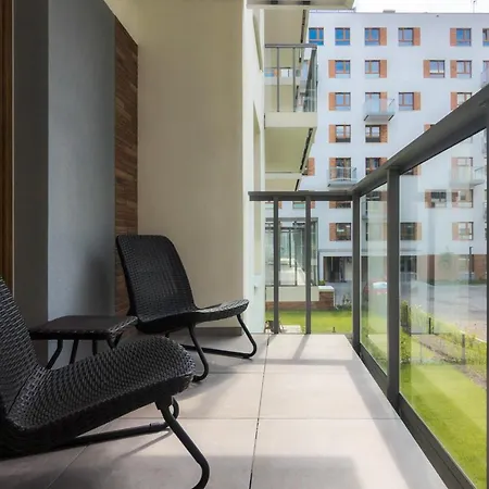 Bright & Stylish With Balcony 1,5 Km To Main By Renters Lejlighed