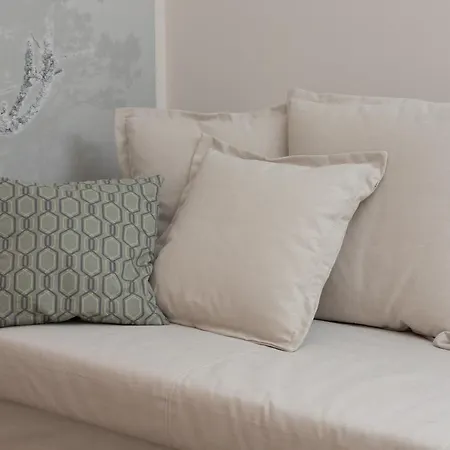 Апартаменты Bright & Stylish With Balcony 1,5 Km To Main By Renters *