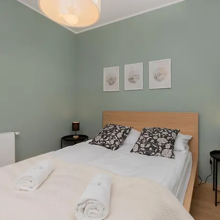 Bright & Stylish With Balcony 1,5 Km To Main By Renters